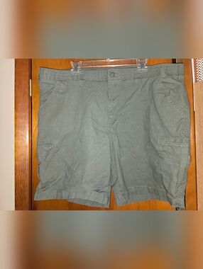 Men's Ocean Coast Big & Tall  Olive Green Cargo Shorts, Sz 44